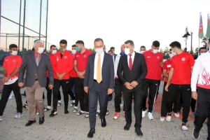 Bakan Kasapoğlu milli boksörleri ziyaret etti