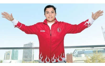 Dünya Boks Şampiyonu sporcumuz Busenaz Sürmeneli: Kadınlar hayatın enerjisidir!